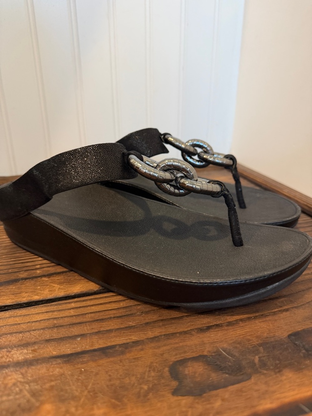 FitFlop Superchain Black Wedge Thong Sandals with Silver Chain Detail